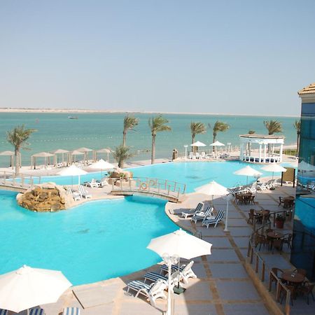Tio Sea Resort Al Khor Eksteriør bilde The pool at the Grand Hotel
