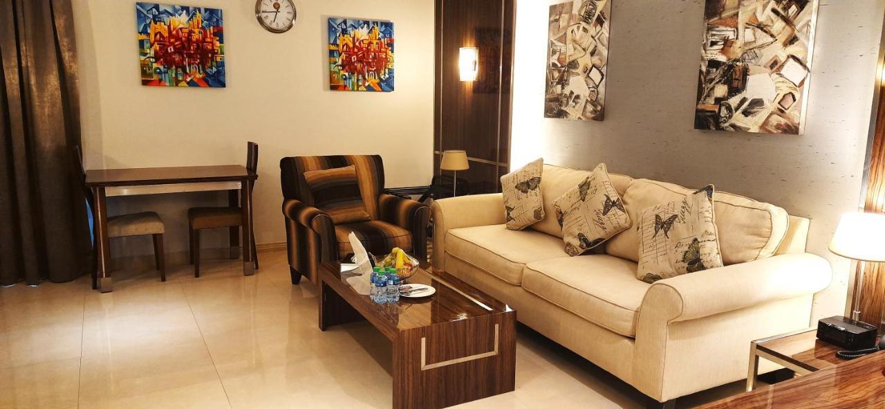 Tio Sea Resort Al Khor Eksteriør bilde A living room