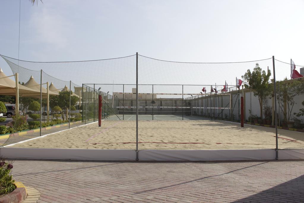 Tio Sea Resort Al Khor Eksteriør bilde A paddle tennis court in Spain