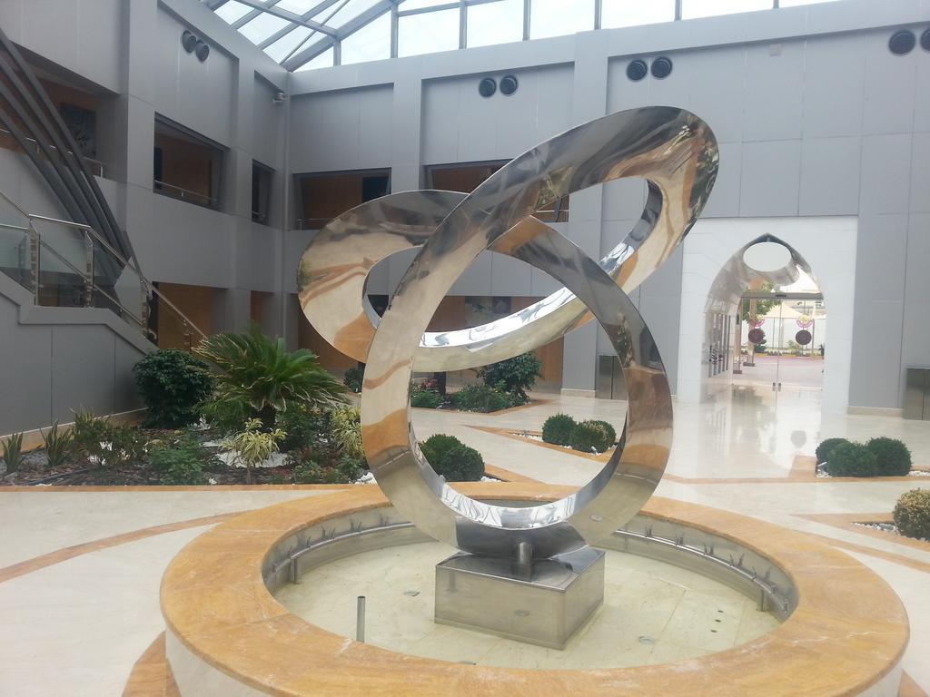 Tio Sea Resort Al Khor Eksteriør bilde Fountain at the entrance of the hospital