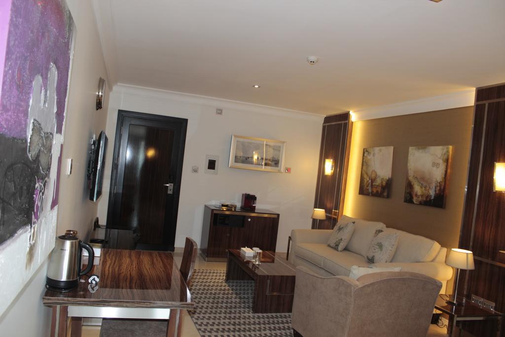 Tio Sea Resort Al Khor Eksteriør bilde A suite at the hotel