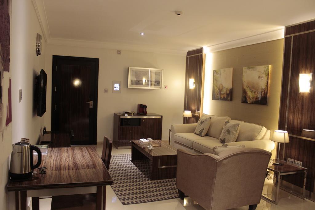 Tio Sea Resort Al Khor Eksteriør bilde A living room in a typical apartment
