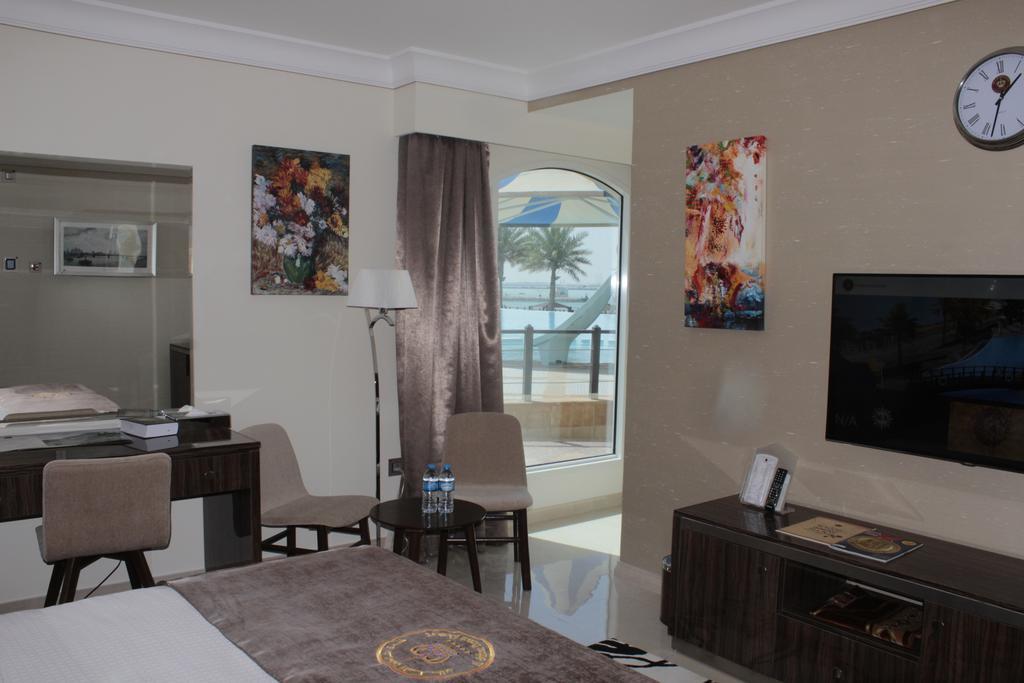 Tio Sea Resort Al Khor Eksteriør bilde A suite at the hotel