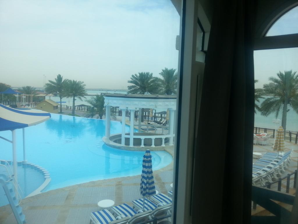 Tio Sea Resort Al Khor Eksteriør bilde View of the pool at the Al Khobar Hilton