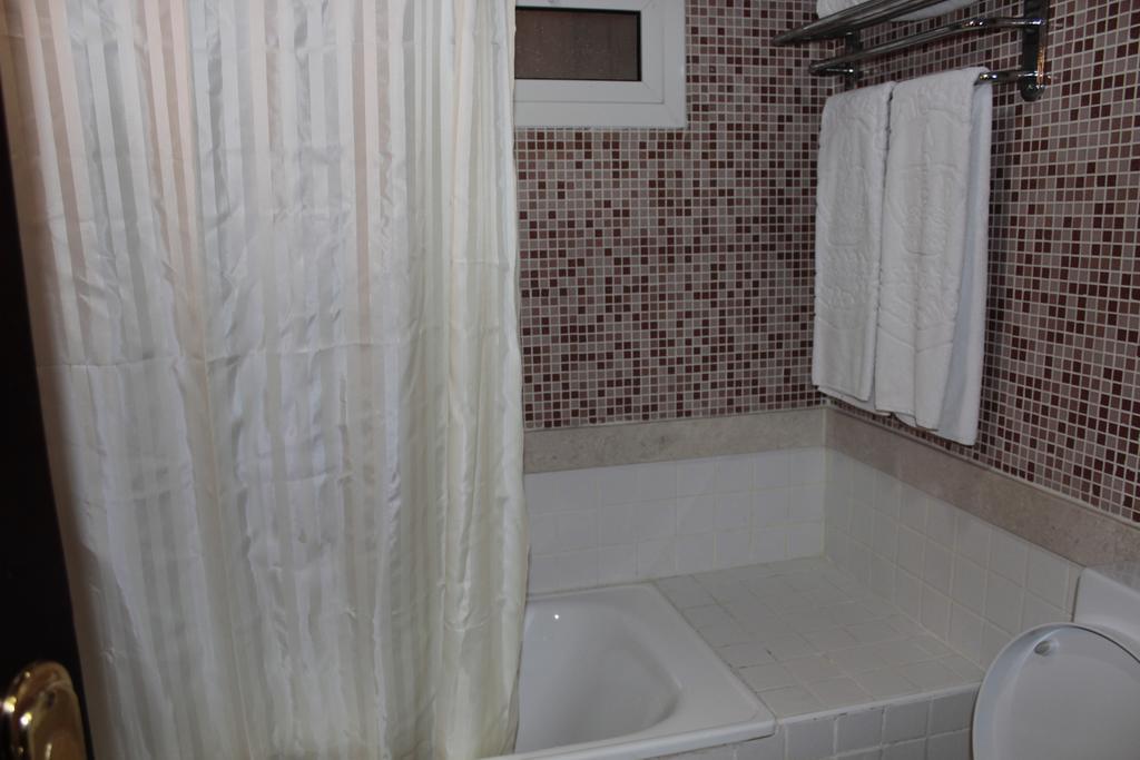 Tio Sea Resort Al Khor Eksteriør bilde A shower curtain