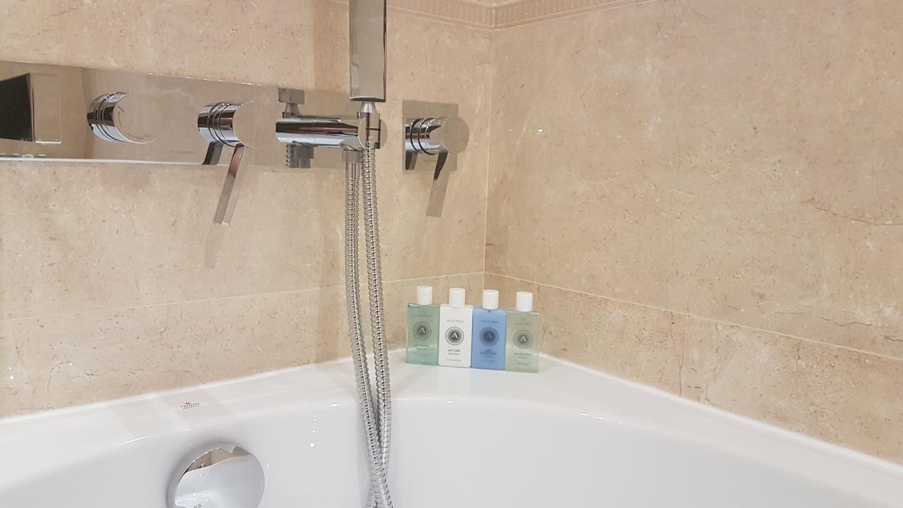 Tio Sea Resort Al Khor Eksteriør bilde A shower hose