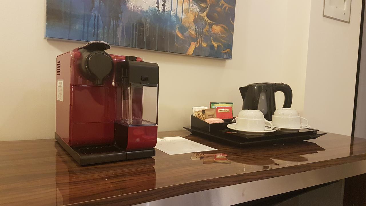 Tio Sea Resort Al Khor Eksteriør bilde A Nespresso coffee machine in a hotel room
