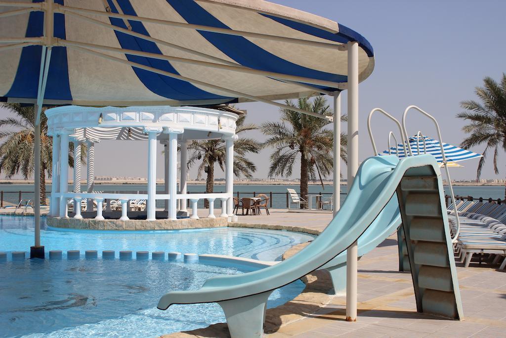 Tio Sea Resort Al Khor Eksteriør bilde A water slide