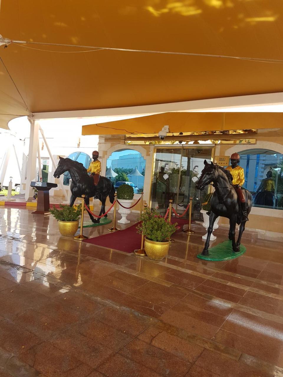 Tio Sea Resort Al Khor Eksteriør bilde Entrance of the Meydan Grandstand